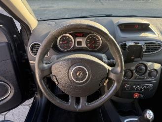 Renault Clio 1.4-16V Exception picture 18