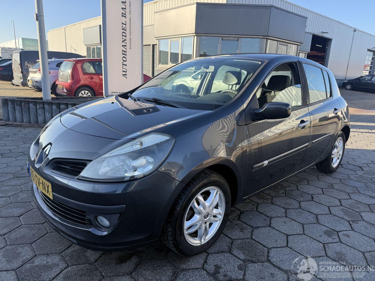 Renault Clio 1.4-16V Exception