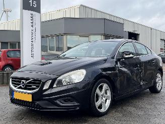 Damaged car Volvo S-60 2.0 D4 Summum AUTOMAAT 2013/3