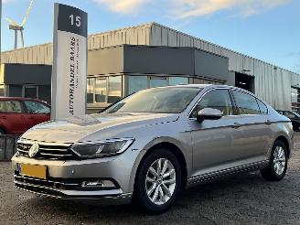 Auto incidentate Volkswagen Passat 1.6 TDI Comfortline AUTOMAAT 2017/11