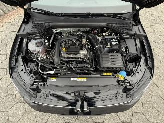 Volkswagen Golf 1.0 eTSI Life Business picture 7