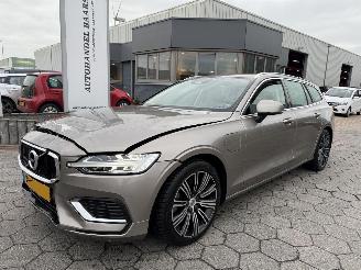 uszkodzony samochody osobowe Volvo V-60 2.0 T6 Recharge AWD Inscription 2022/4