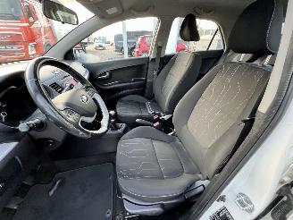 Kia Picanto 1.0 CVVT Design Edition picture 14