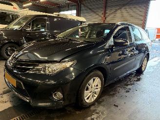 uszkodzony samochody osobowe Toyota Auris Touring Sports 1.8 Hybrid Aspiration 2014/2