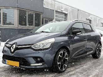 Vaurioauto  passenger cars Renault Clio Estate 0.9 TCe Limited 2017/1