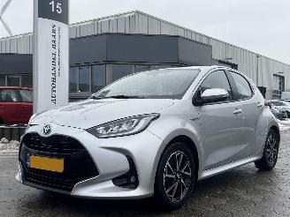 krockskadad bil auto Toyota Yaris 1.5 Hybrid Dynamic 2021/2