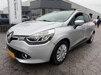 krockskadad bil auto Renault Clio Estate 0.9 TCe Dynamique 2015/3