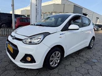 skadebil auto Hyundai I-10 1.0i i-Motion Comfort 2015/8