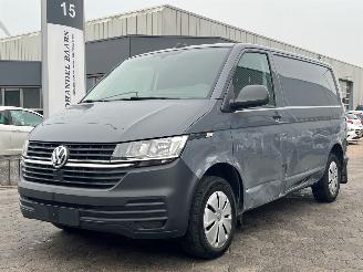 skadebil bedrijf Volkswagen Transporter 2.0 AUTOMAAT L1H1 110KW 2024/8