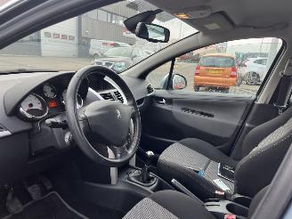 Peugeot 207 1.6 VTi Première picture 13