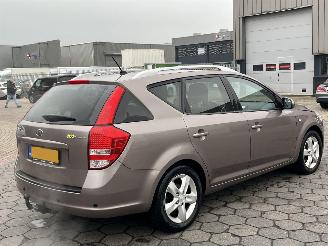 Kia Cee d 1.4 CVVT X-ecutive picture 4