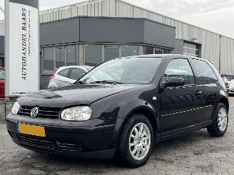 Damaged car Volkswagen Golf 1.8-5V Highline 1998/6