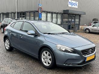 Volvo V-40 1.6 D2 Kinetic picture 3
