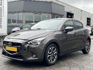 Vaurioauto  passenger cars Mazda 2 1.5 Skyactiv-G Skylease GT 2015/2