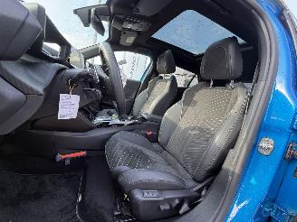 Peugeot 2008 1.2 Hybrid 136 GT picture 12