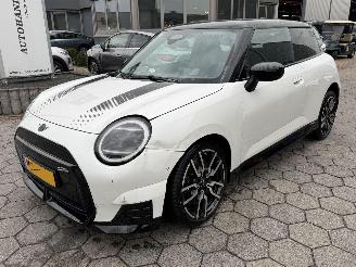 Schadeauto Mini Cooper SE John Cooper Works M 54.2 kWh 2025/9