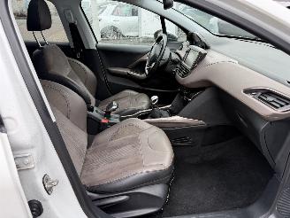 Peugeot 2008 1.2 PureTech Féline picture 15