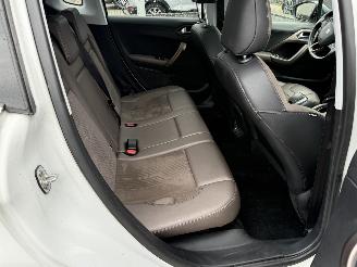 Peugeot 2008 1.2 PureTech Féline picture 13