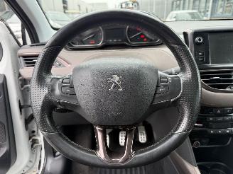 Peugeot 2008 1.2 PureTech Féline picture 21