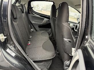 Peugeot 107 1.0-12V XS picture 13