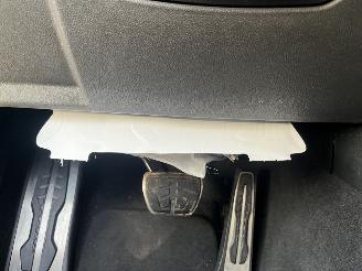 BMW 3-serie 330e M xDrive pano picture 16