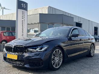 uszkodzony samochody osobowe BMW 5-serie 530d xDrive High Executive 2017/6