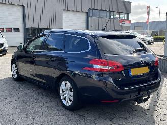 Peugeot 308 SW 1.2 PureTech Blue Lease Executive picture 6