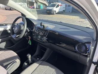 Volkswagen Up! 1.0 move up! BlueMotion picture 12