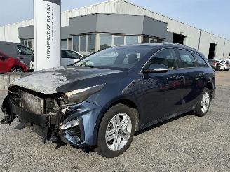 Voiture accidenté Kia Ceed 1.0 T-GDi DynamicLine 2019/1