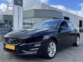 Schadeauto Volvo V-60 2.4 D6 AWD Plug-In Hybrid R-Design 2015/9