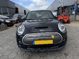 Mini Electric Yours 33 kWh picture 2