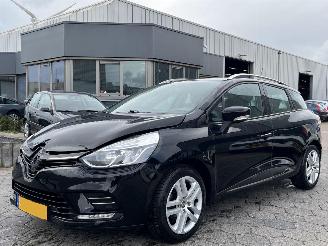 krockskadad bil auto Renault Clio Estate 0.9 TCe Zen 2017/4