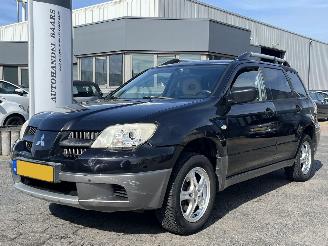 krockskadad bil auto Mitsubishi Outlander 2.0 Invite plus 2005/7