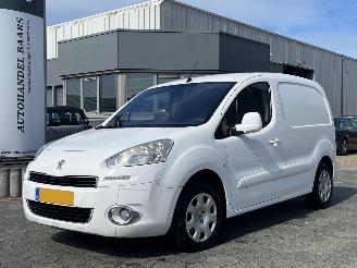 krockskadad bil bedrijf Peugeot Partner 120 1.6 e-HDI L1 Navteq 2014/6