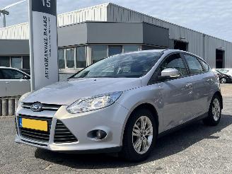 Voiture accidenté Ford Focus 1.6 TI-VCT First Edition 2014/6