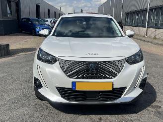 Peugeot e-2008 EV Allure 50 kWh picture 2