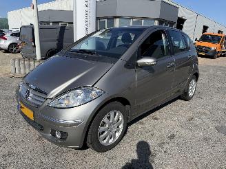 Schadeauto Mercedes A-klasse AUTOMAAT 170 Elegance 2005/9