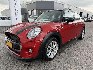 Vaurioauto  passenger cars Mini Cooper 1.5 Cooper Business 2018/2