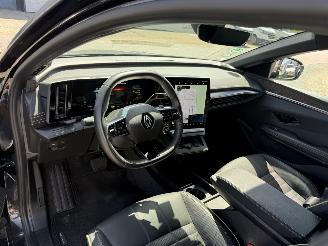 Renault Mégane E-Tech EV60 Optimum Charge Iconic picture 17