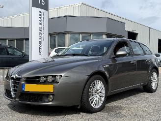 Vaurioauto  passenger cars Alfa Romeo 159 Sportwagon 1.7 T Progression 1750-BI 2010/7
