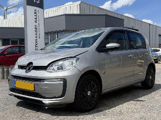 Schadeauto Volkswagen Up! 1.0 BMT move up! 2019/8