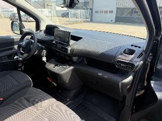 Peugeot e-Partner 136 L2 50 kWh picture 11