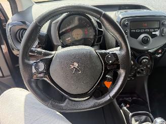 Peugeot 108 1.0 e-VTi Envy picture 17