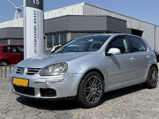 krockskadad bil auto Volkswagen Golf 1.6 FSI Sportline 2003/11