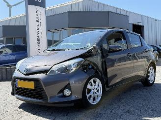 Coche accidentado Toyota Yaris 1.5 Full Hybrid Dynamic 2013/6