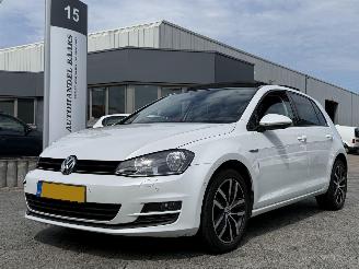 damaged passenger cars Volkswagen Golf 1.2 TSI Comfortline PANO 2014/3