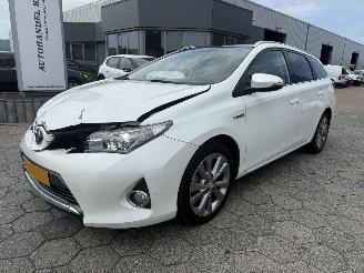 Schadeauto Toyota Auris Touring Sports 1.8 Hybrid AUTOMAAT 2013/10