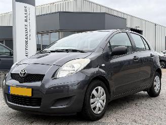 Vaurioauto  passenger cars Toyota Yaris 1.0 VVTi Acces 2011/2