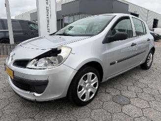 damaged passenger cars Renault Clio 1.2-16V Authentique 2007/12