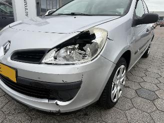 Renault Clio 1.2-16V Authentique picture 9